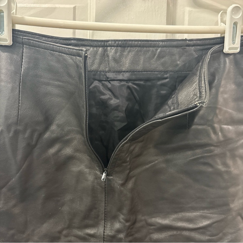 The Limited Women’s Y2K 100% Leather Mini Pencil Skirt Size 4 Black Pockets EUC - Picture 5 of 7